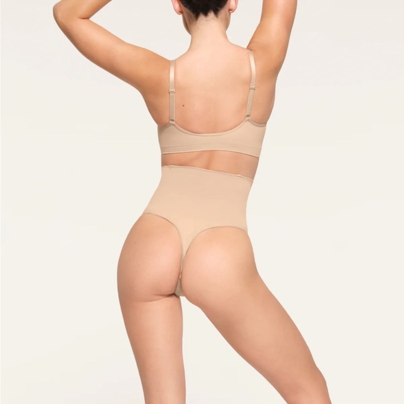 Skims Everyday Sculpt High Waisted Thong - Picture 3 of 4